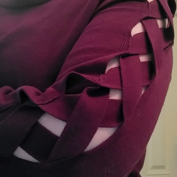 Skies Are Blue Cutout Sleeve Sweater - Picture 4 of 4